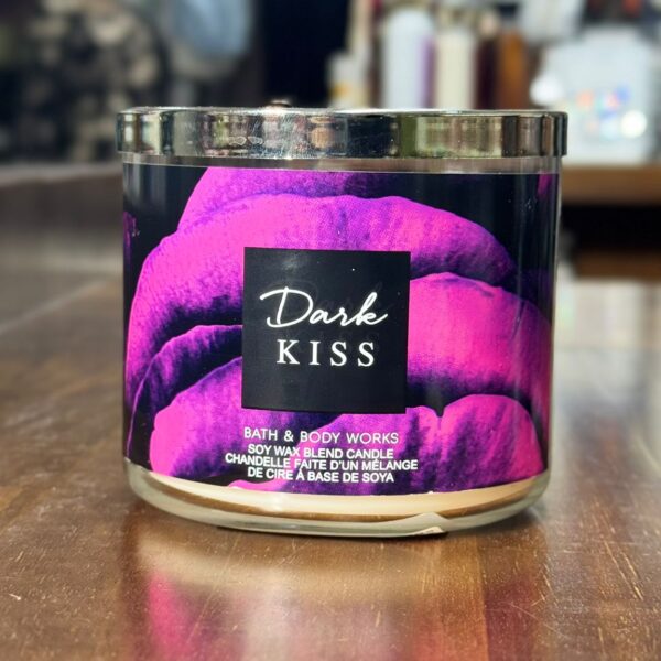Bath & Body Works Dark kiss 3-Wick Candle
