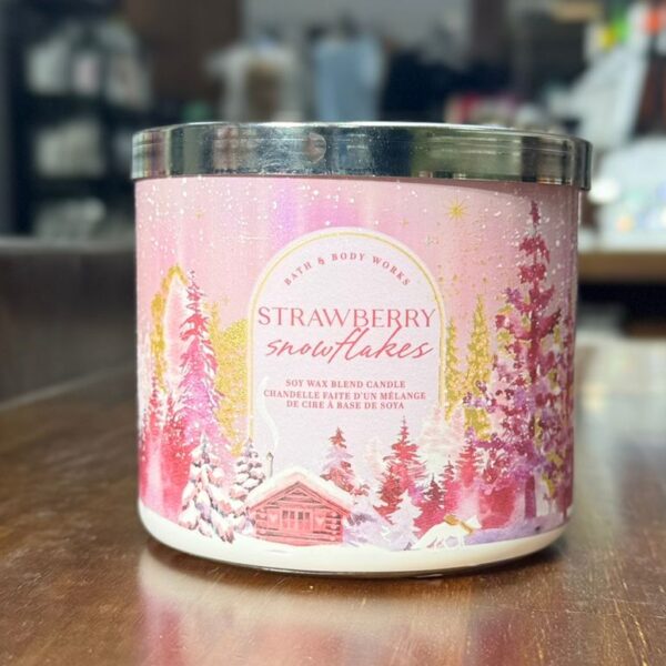 Bath & Body Works Strawberry Snowflakes 3-Wick Candle